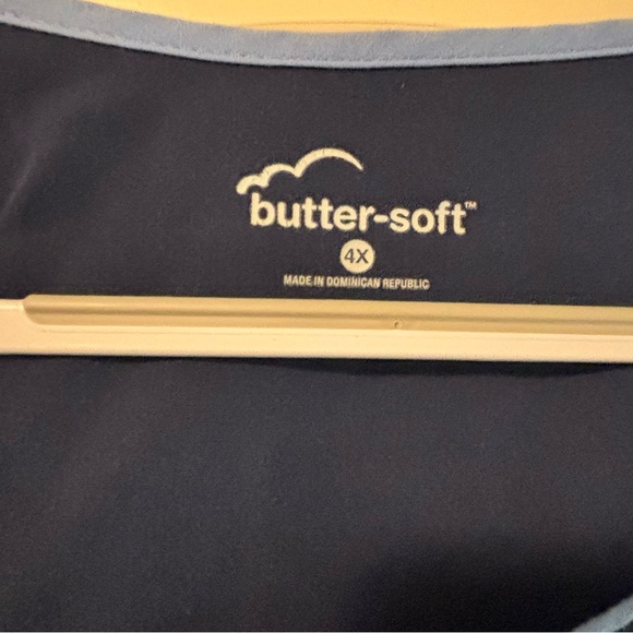 Butter Soft Scrub Top 4X EUC - Picture 3 of 3